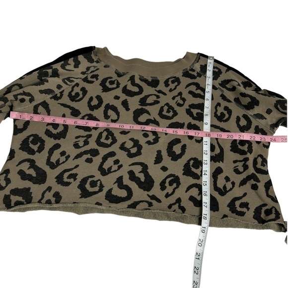 Chrldr Crop Boatneck Sweatshirt Leopard Print Athleisure Long Sleeve size XS - Picture 2 of 5